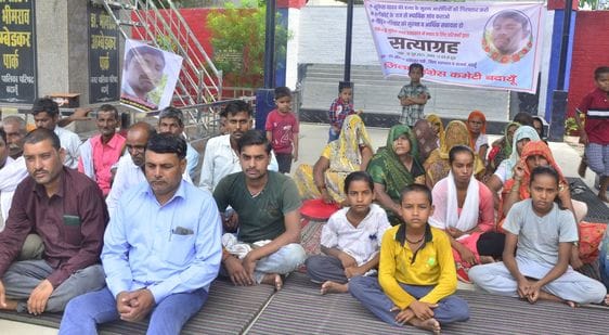 The family of the deceased salesman continues to protest