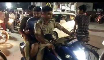 A youth got into a fight with the inspector when his bike was challaned, police took him into custody