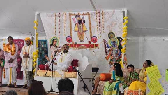 अमेरिका के शिकागो में श्रीजीद्वार मन्दिर के पाटोत्सव महोत्सव में श्रीनाथजी मंदिर के विशाल बावा