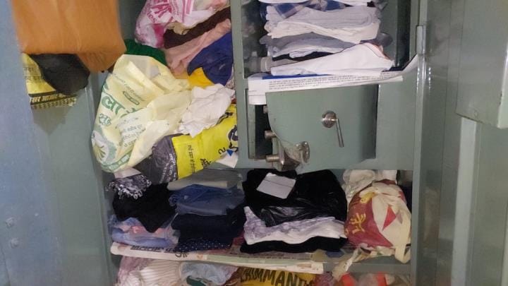 Cash and jewellery worth lakhs stolen from a railway employee's house