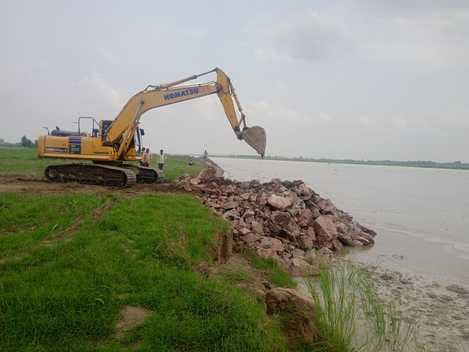 Due to heavy rains, the water level in the Yamuna river suddenly increased