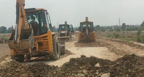 Administration's bulldozer runs on illegal colonies being cut in two villages