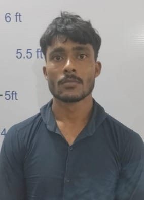 Two smugglers from West Bengal arrested with 10.674 kg of ganja
