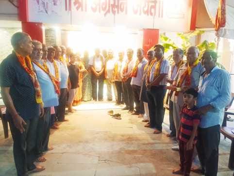 Aarti of Kuldevi and Maharaja Agrasen was performed in the court