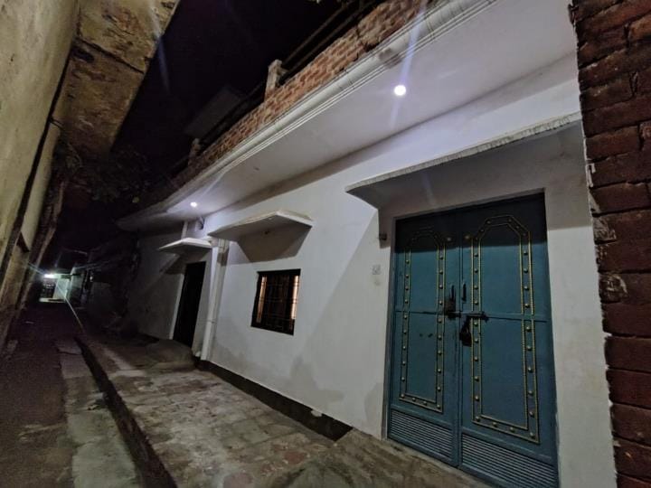 The arms factory was running 100 meters away from the police station