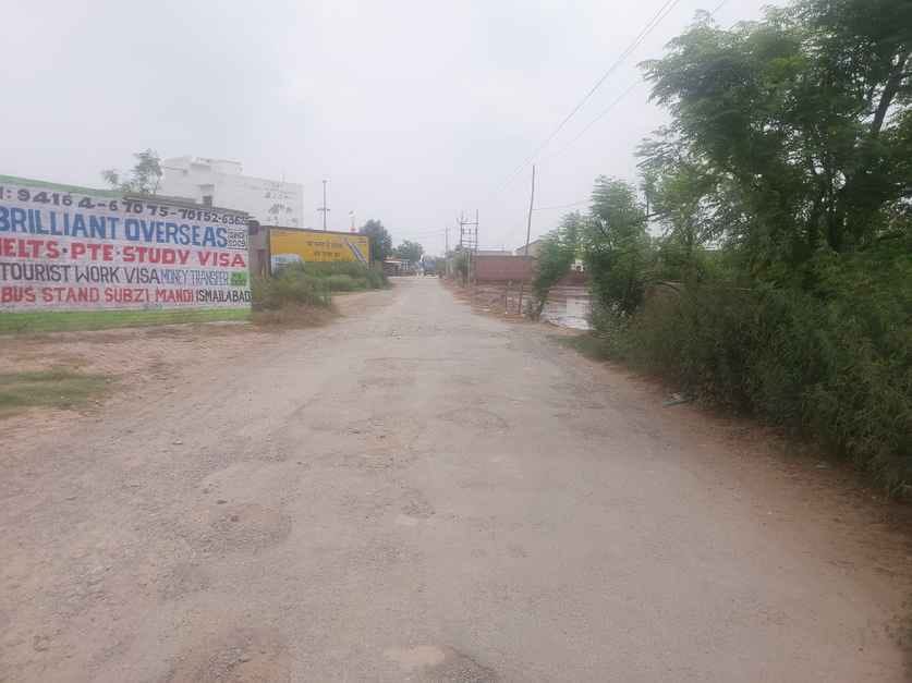 Commuters are troubled by the bad condition of Thandado Road