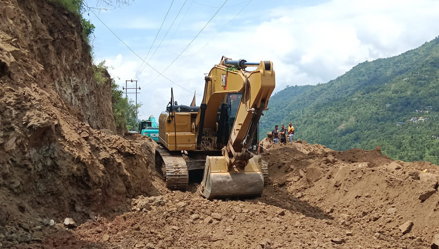 Four lane wall collapsed in Bijni, traffic remained blocked for two hours