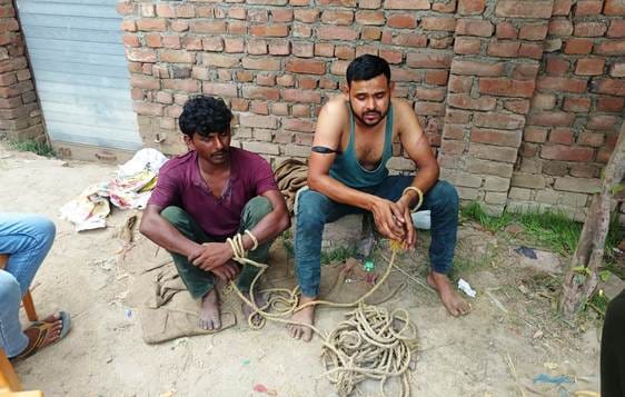 Villagers caught two thieves of a gang stealing transformers