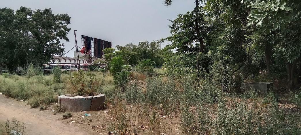 File of charging station for electric buses stuck between roadways and PWD