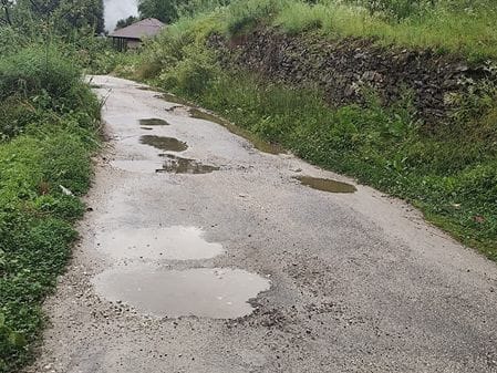 Ratanpur-Majhevali-Shah-Dofda road is full of potholes