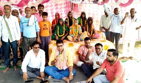 Women sat on hunger strike, villagers raised slogans