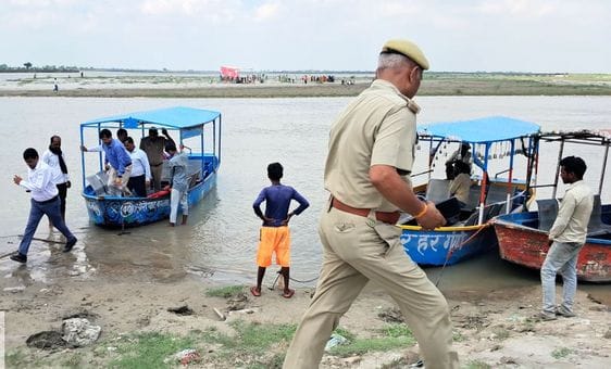 Mock drill was conducted in the villages along the Ganges to prevent floods