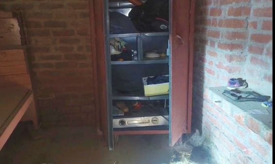 Jewellery worth two lakhs stolen after breaking into the house