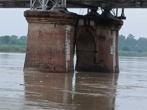 Alert: Yamuna water level reaches close to danger mark in Delhi