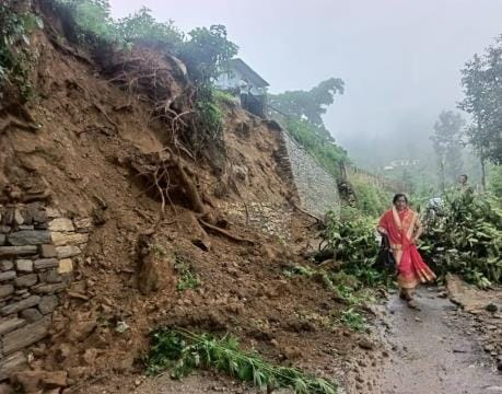 House in danger due to collapse of security wall in Kholiagaon