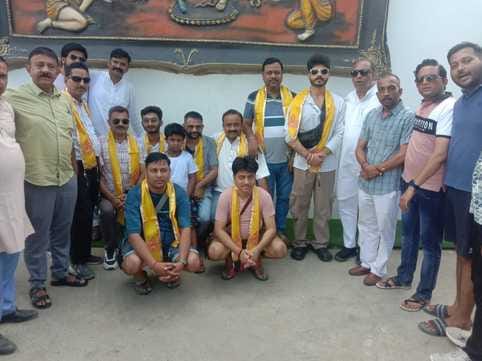 The group left for the darshan of Baba Barfani with cheers