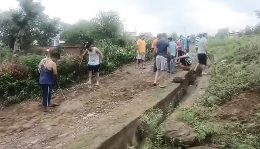Villagers Start Road Repair work