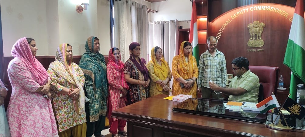 Seven Panchayat representatives resigned in protest against the suspension of the Pradhan