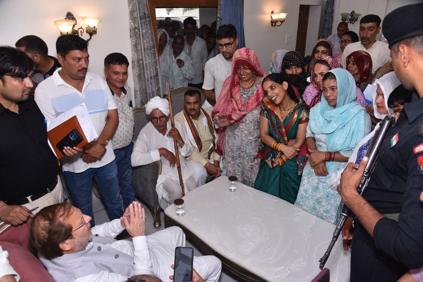 Cabinet minister listened to public problems