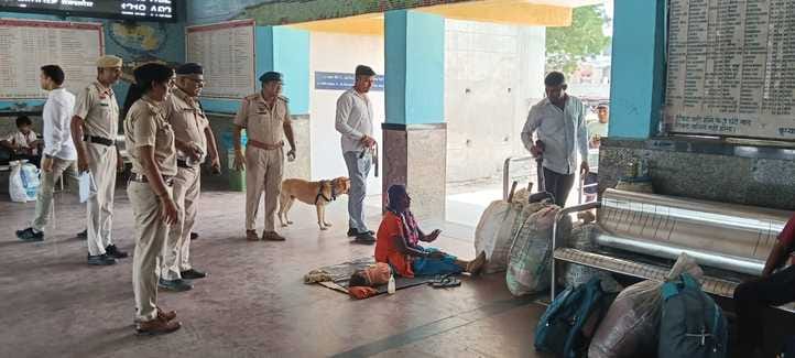 Bomb disposal squad checked security arrangements at railway station