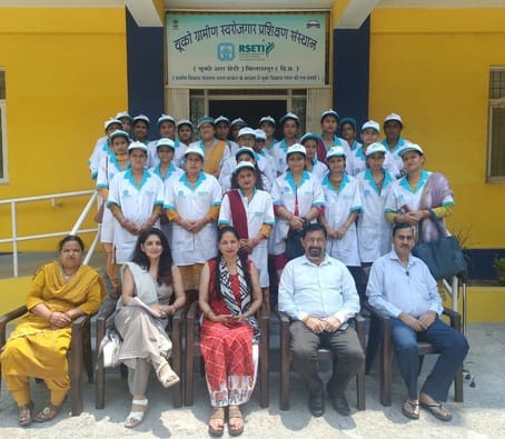 30 women of Fatoh Panchayat learned to make jute products
