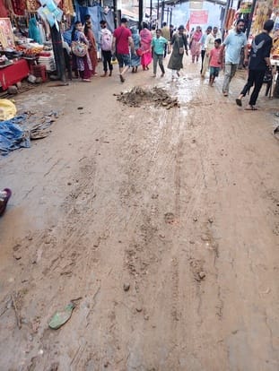After the rain in the volcano, mud and soil increased the difficulties