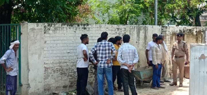 In Biholi village, a married woman hanged herself under suspicious circumstances and died