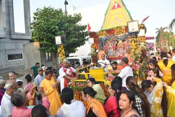 Lord Jagannath set out for a city tour, was welcomed at many places