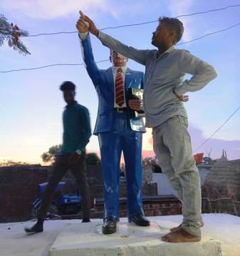 The damaged statue can be repaired