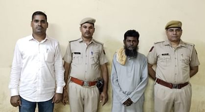पुलिस गिरफ्त में बांग्लादेशी घुसपैठिया