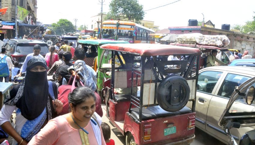 Due to the arbitrariness of the roadways drivers, there was a jam again in front of the bus stand