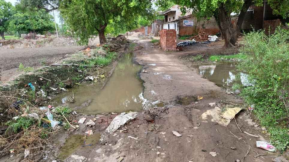 No drainage facility, water filled on the road