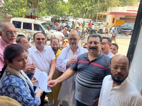 Traders protest against online trading