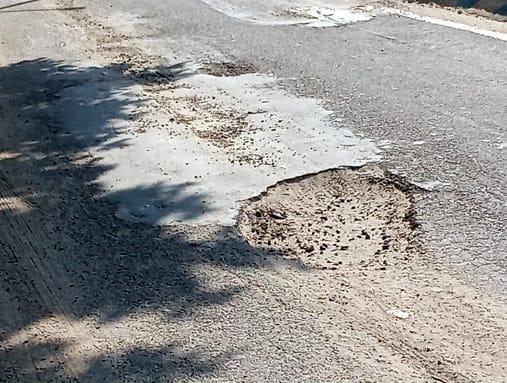 Broken roads will make the journey of Shiv devotees difficult