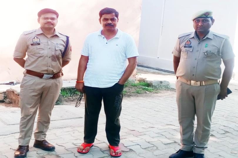 Three people including the state general secretary of Yadav Mahasabha were put under house arrest