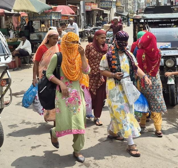 The markets remained deserted due to the humid heat