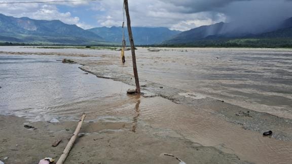 Red alert on Banbasa Barrage, movement of vehicles stopped