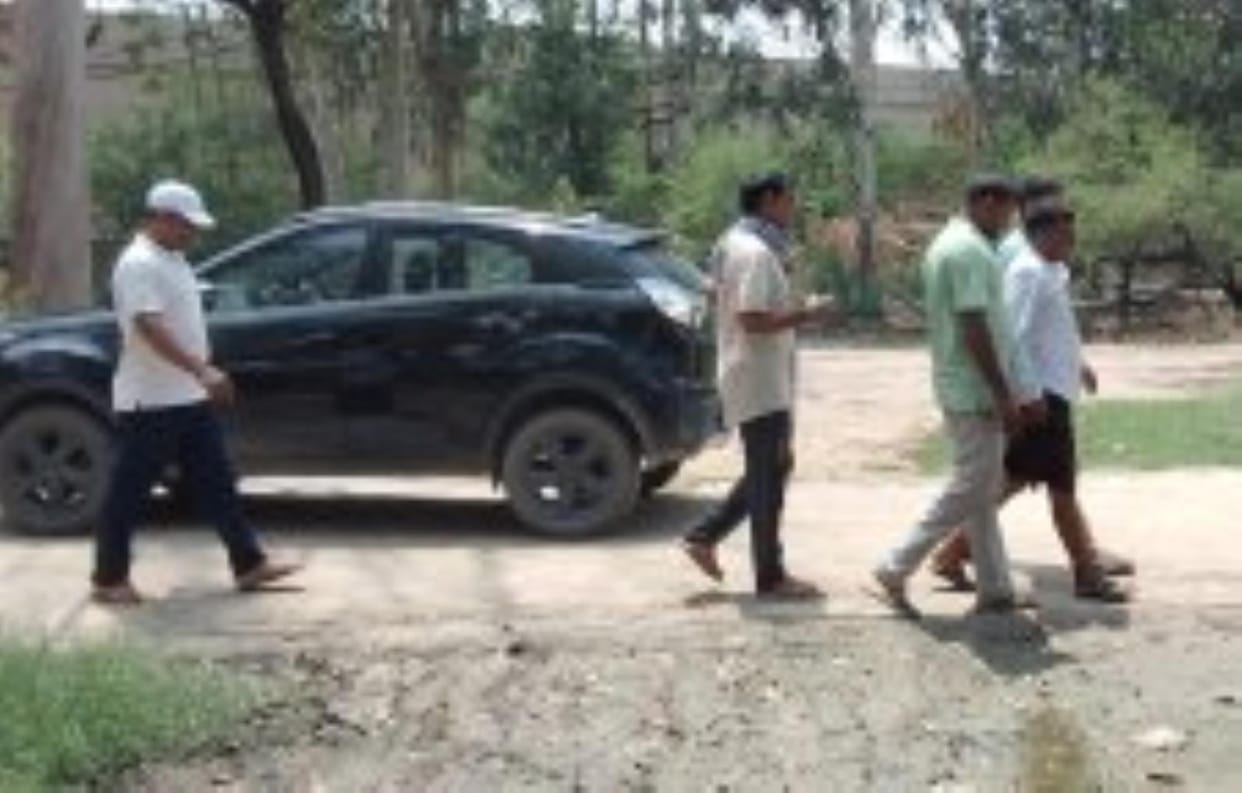 A young man died of electric shock while earthing an electric pole
