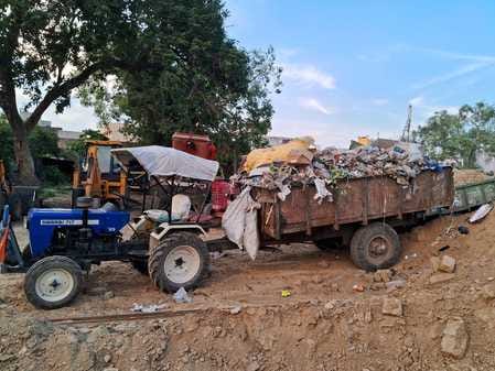 Vehicles laden with garbage were parked at the gate of Ujhani Municipality