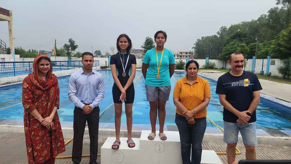30 players showed their strength in district level swimming competition