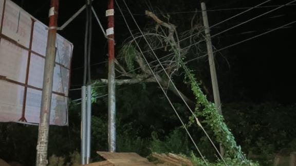 Two thousand houses in Akbarpur had no electricity for four hours