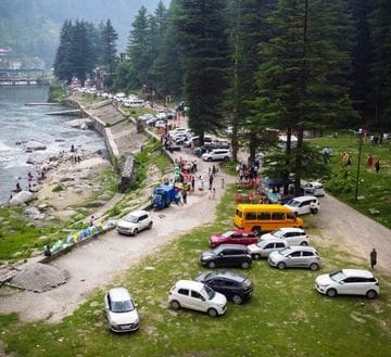Hotels, Homestays Pack in Barot Valley on Weekends
