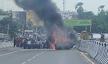 Muzaffarpur Bihar news :moving car turned into a ball of fire fire department brought it under control