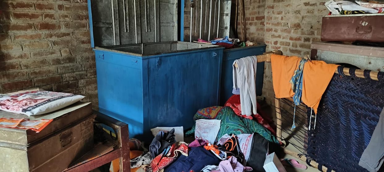 Cash worth Rs 1.90 lakh and jewellery worth Rs 3 lakh stolen from labourer's house