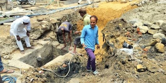 Repair of stalled sewerage line at Fancy Chowk begins, road will remain closed for two days
