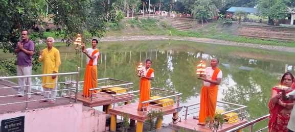 Devotees gather for special aarti at Gomati origin