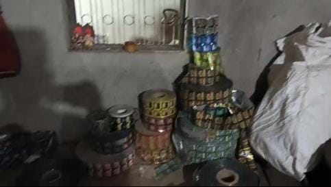 Police caught a mobile gutkha factory in Gayatri Nagar