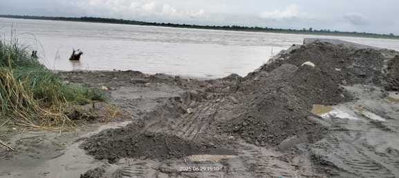 Rescue work could not be completed in Naujalha, Kanjia Singhpur, villagers upset