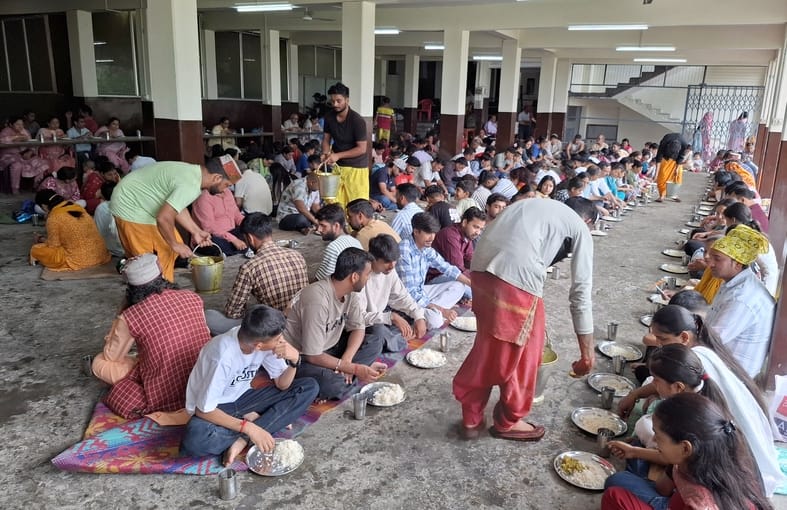 Thousands of devotees took blessings of Baba