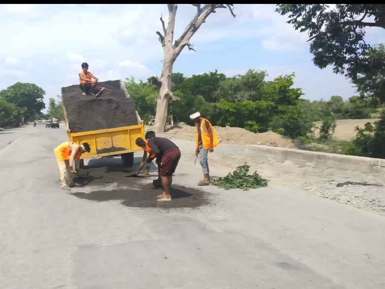 Patching work started on Lipulekh Bhind state road